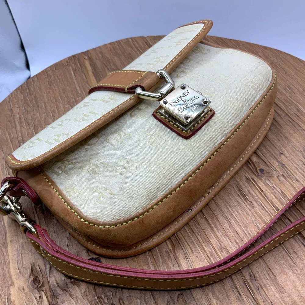 Dooney & Bourke Vintage Tan Cream Canvas Leather Trip Flap Wristlet - Picture 2 of 7